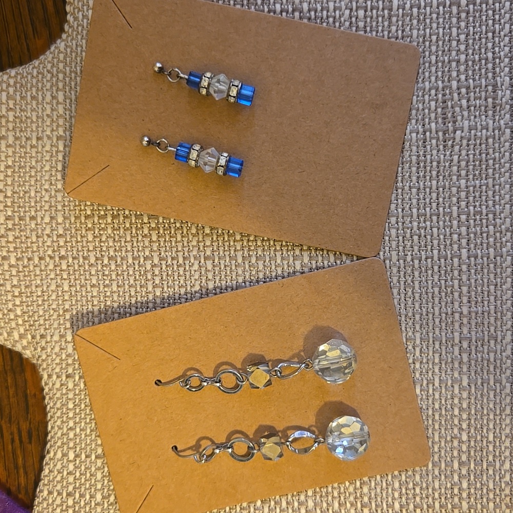 ♦️Set Of 2 Sparkly Earrings♦️ FINAL PRICE